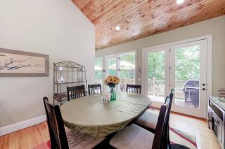 Charming Lakefront Home Sleep 12 Dock Boat Launch - 8