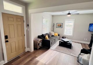 The Big Larz Casa, hot tub, pool, steps to Main Street - 4