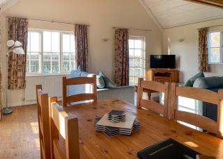 Oak Farm Lodges - Roydon - 3