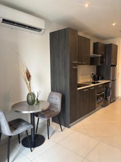 Executive Studio Apt Loxwood House - 4