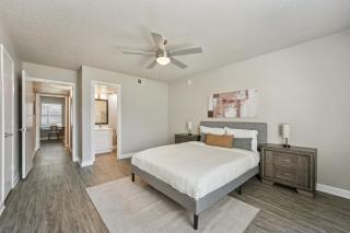 The Landry 136 Spacious and Cozy 2 Bedroom 2bth - 0