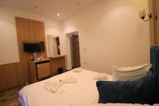 OWest Pyramids View Hotel - 8