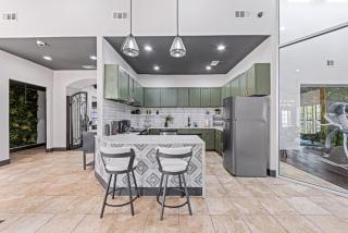 The Landry 107 Spacious and Cozy 2 Bedroom 2bth - 2