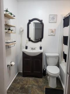 Charming Private Studio,Full Amenities, Great Location - 5
