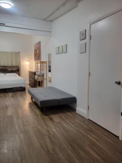 Charming Private Studio,Full Amenities, Great Location - 6
