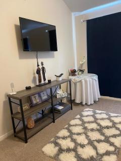 3BR, 2B - Near IAH - Family Ready, Spacious - 5