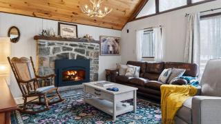 Evergreen Lodge by AvantStay Poconos Lake Cabin Fireplace Large Deck Near Jack Frost Kalahari - 3