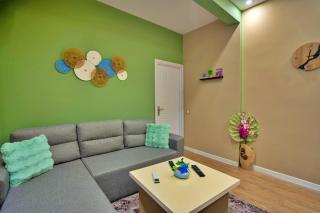 On the Vitoshka Edge 5 Steps Away - 1