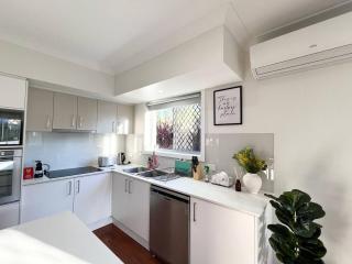 3BR Newly Furnished Spacious Unit in a Duplex at Coomera - Holiday Home - 3