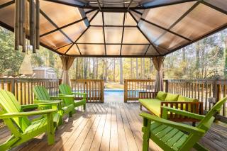 Upscale comfort & class with seasonal pool & yard - 6