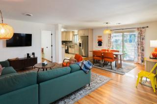 Upscale comfort & class with seasonal pool & yard - 9