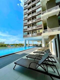 The Homey Horizon 3BR Stay with Pool Access - 5