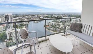 Chevron Luxury 2 Bed River View Pool Parking - 1