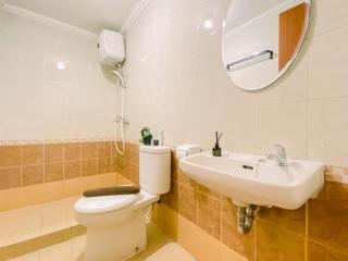 Strategic Location Studio (No Kitchen) at Grand Palace Kemayoran Apartment (Free IPL & Utilities) By Travelio - 4