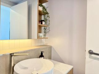 Bright Sunny 1BD Apt in Phillip Free Parking - 9