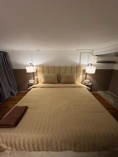 Morden Apt 6Br Old Quater - 3