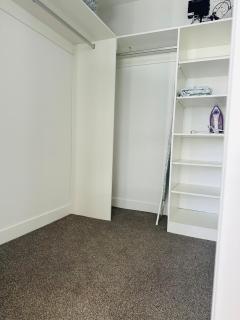 Comfy Woden 1BR Apt Study Pool View Parking - 6