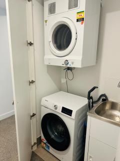 Comfy Woden 1BR Apt Study Pool View Parking - 3