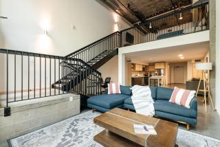Fabulous and Spacious 2 level LOFT with Pool GyM Parking - 9