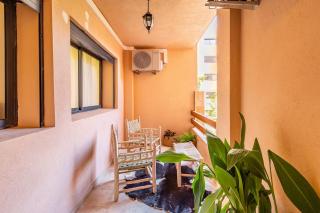 Modern Oasis in Heart of Guéliz Pool & Balcony - 2