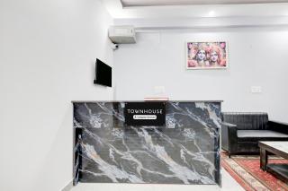 Super Townhouse Jhilmil Metro Station Formerly Legacy Residency - 6