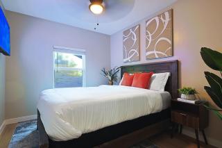 Tranquil Chic 3BR Getaway | Sauna•Gym•HotTub•Game - 7