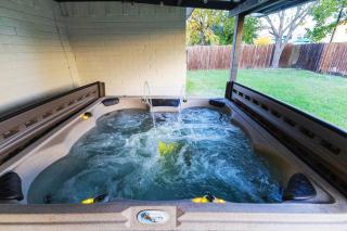 Tranquil Chic 3BR Getaway | Sauna•Gym•HotTub•Game - 6