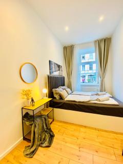 Ottakring Gem Shared 4BR Retreat Breathtaking City Views - 1