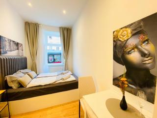 Ottakring Gem Shared 4BR Retreat Breathtaking City Views - 2