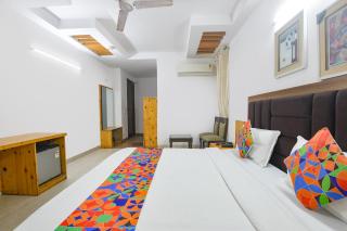 FabHotel TJS Grand - 6