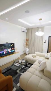 Crowned Comfort 2BR Terrace Duplex Pool & Gym - 0