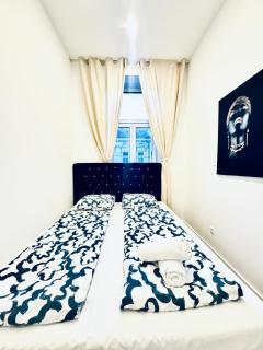 Private Rooms in Stylish 3-Bedroom Apartment Near Kaufpark Alterlaa - 4