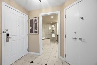 Balcony Full Strip View Suite MGM Signature FREE VALET - 6