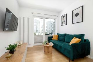 Bright & Cozy Apartment with Garden and Parking by Noclegi Renters - 0