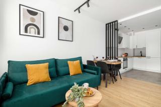 Bright & Cozy Apartment with Garden and Parking by Noclegi Renters - 5