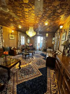 Floating Luxury Group Of Houseboats - 1