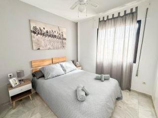Torremolinos: Quiet 1bedroom with pool & sea views - 8