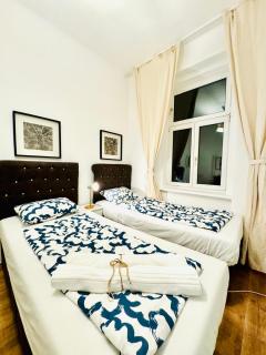 Spacious Private Rooms in 5BR Apartment for 10 Near Kaufpark Alterlaa - 0
