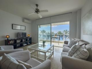 Palm Beach 2F A Stylish Seaside Apartment with parking - Marbella - 9