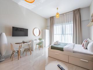 Charming Studio Escape With Unobstructed City View - 3