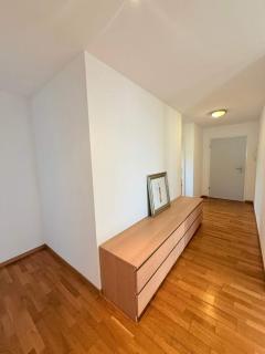 178 Good location spacious and free parking included - 3