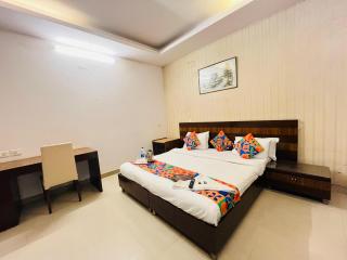 Hotel Smart Plaza - Malviya Nagar KFC Above - 9