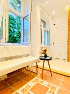 Comfortable 2BR Apartment Close to Westbahnhof - 1