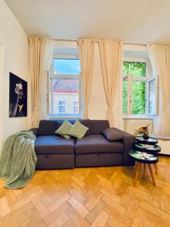 Comfortable 2BR Apartment Close to Westbahnhof - 9