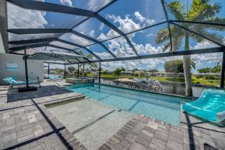 CoralVilla Endless Summer - with pool, spa, SUP, canoes, games, boat dock - 9