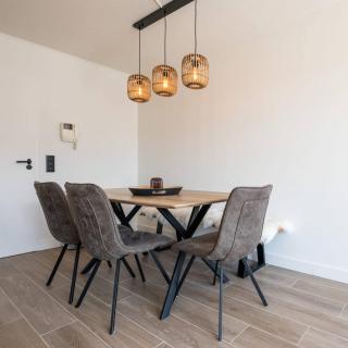 Modern apartment close to the beach for 6 - 1