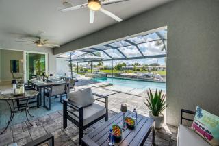 CoralVilla Endless Summer - with pool, spa, SUP, canoes, games, boat dock - 8