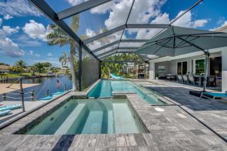 CoralVilla Endless Summer - with pool, spa, SUP, canoes, games, boat dock - 3