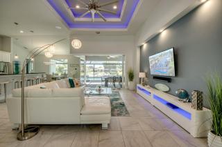 CoralVilla Endless Summer - with pool, spa, SUP, canoes, games, boat dock - 0