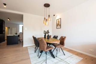 Renovated Art Deco Apartment with Vintage Elements - 1